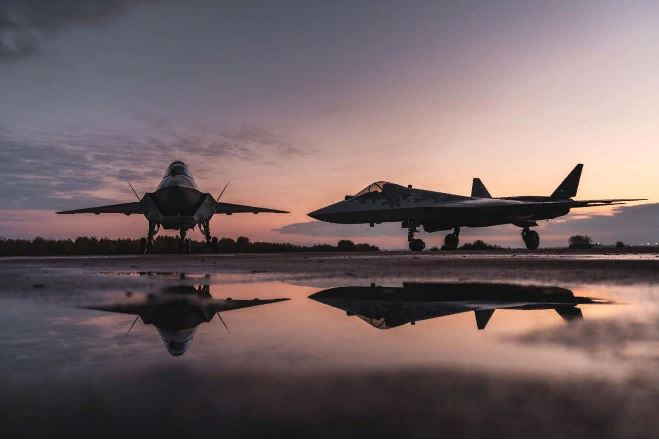 Ростех впервые показал самолеты Checkmate и Су-57Э в паре