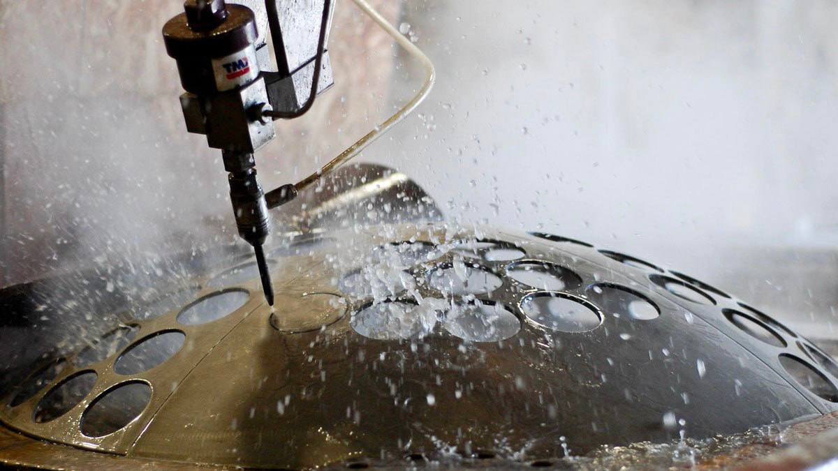 В Челябинске запустят первое в России производство станков для резки металла водой